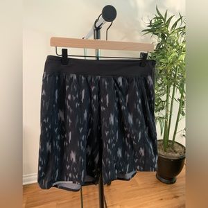 Men’s unlined lululemon activewear shorts
